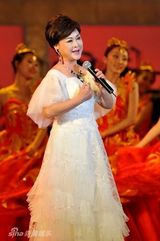 幻灯图集：老中青三代歌手齐聚六十年金曲盛典