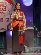 高清图：花儿西宁唱区秀民族盛装 用心良苦细节取胜