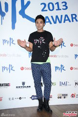 组图：炎亚纶胡宇崴活动现身引粉丝尖叫