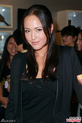 组图：钟嘉欣发生车祸 田蕊妮笑杜汶泽非巨雕