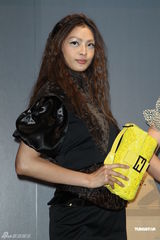 组图：林嘉绮15公分高跟鞋走秀破除怀孕传言