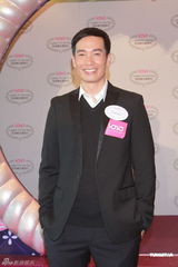 组图：陈豪陈茵媺“预演婚礼” 甜蜜否认同居