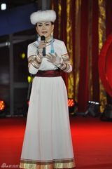 组图：娜仁花果静林何晴亮相电影频道闹元宵