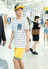 组图：秀智清新装赴法拍广告 金秀贤如邻家男孩