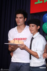 组图：林晖闵庆生众星祝福 大方对郭采洁示爱