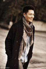 组图：李宗翰儒雅写真显成熟男人魅力