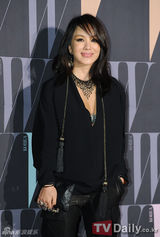 组图：韩星韩佳人延正勋金莎朗等参加预防乳癌活动