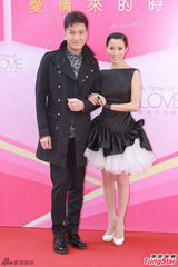 组图：钟嘉欣与延政勋合作电影 取昵称擦火花