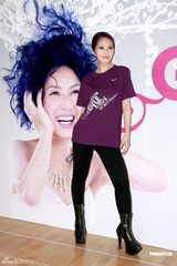 组图：杨千嬅个唱悲喜交加 老公与陈奕迅等好友捧场