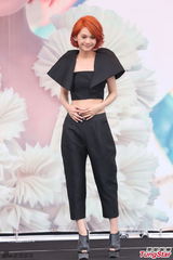 组图：杨丞琳红发抢镜 大秀小蛮腰粉丝饱眼福