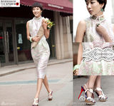 明星爱街拍：白色裸色连衣裙VS男士夏日休闲装