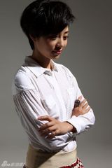 组图：张龄心素雅写真笑容爽朗