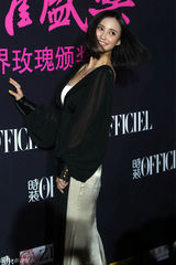 组图：张歆艺露美背 深V长裙性感高贵女神范