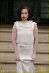 组图：Gaga泪痕妆真空凸点疑胸部下垂