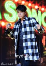 组图：Rain复出舞台彩排 耍帅卖萌魅力不减