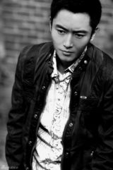 组图：李东学最新写真曝光 冷静热情之间展魅力