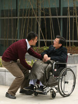 组图：《你过得比我好》陈创演绎老年戏