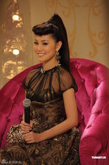 组图：2012港姐竞选 司仪访问六强佳丽