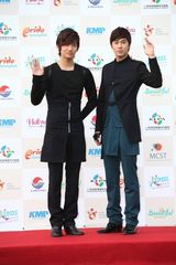 组图：韩国庆州韩流梦想演唱会 众星云集现场放歌