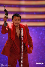 幻灯：香港金像奖现场 谢霆锋获最佳男配角奖