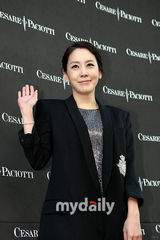 组图：郑允浩金正恩千正明出席皮鞋品牌发布会