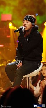 组图：韩国歌手朴基英Koonta出演尹道贤节目展歌喉