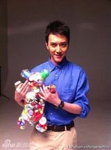 组图：明星微博晒与“环保熊”合照 宣传环保理念