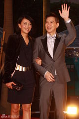 幻灯：香港金像奖颁奖红毯 张家辉霍汶希携手亮相