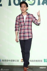 组图：林宥嘉清爽出席代言活动 入围金曲男歌手奖