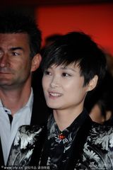 组图：李宇春贾樟柯杨澜等亮相中国之夜