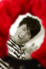 组图：歌手秀才大拍另类写真 打造概念式宣传