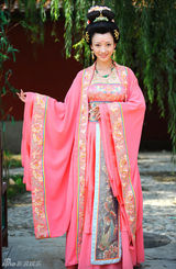 幻灯图：柳岩撩起刘海演王妃 新形象亮相《杨贵妃》