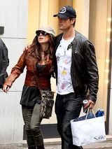 组图：黑眼豆豆主唱菲姬诞子 盘点夫妻恩爱照