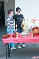 组图：曾志伟薛家燕扮肥姐 郑欣宜隔空寄思念