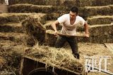 组图：硬汉邵兵登封面 马场大片成熟颓废