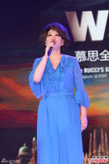 组图：蔡琴上海献唱 经典金曲嗨翻全场