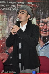 幻灯图集：汪涵首签会排队火爆 数千图书售罄