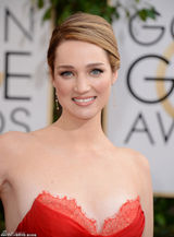 组图：克里斯汀-康诺利低胸蕾丝裙勇敢秀贫乳