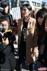 组图：萧敬腾开心出庭欲讨公道 盼揪出幕后主使