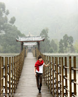 高清组图：李宇春家乡拍写真 诠释极致清新自我