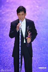 幻灯：香港金像奖现场 邹林获专业精神奖