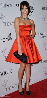 幻灯图集：杰西卡阿尔芭橙色礼服亮相 钻饰闪亮