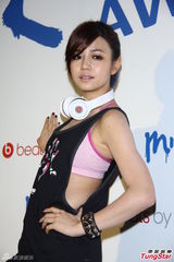 组图：炎亚纶胡宇崴活动现身引粉丝尖叫