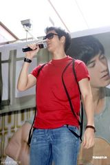 幻灯组图：王力宏8月推新专辑 不怕与周杰伦做比较