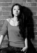 高清组图：刘思彤最新秋日写真 俏丽容颜含苞待放