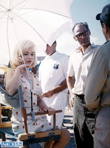 组图：梦露与前夫米勒罕见写真 林中娇憨小女人