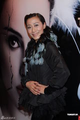 组图：周秀娜出席《黑天鹅》首映 称喜欢弹琴女生