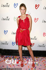 组图：明星万圣节派对 海瑟薇豹纹珍妮学卓别林