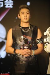 组图：乐华与PLEDIS达成合作 韩庚孙丹菲助阵