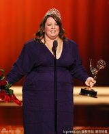 组图：艾美奖现场 梅丽莎-麦卡西获喜剧类女主角奖 